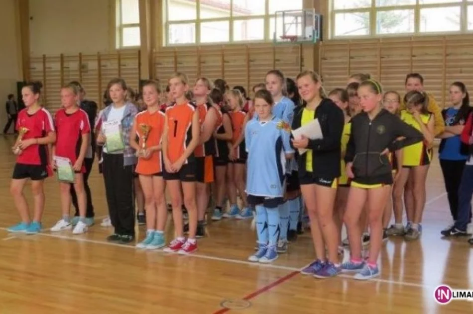 Piłkarskie mistrzostwo powiatu dla dziewcząt ze Słopnic - zdjęcie 3