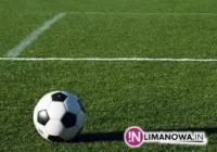 Ligowa rywalizacja na piłkarskich boiskach - zdjęcie główne