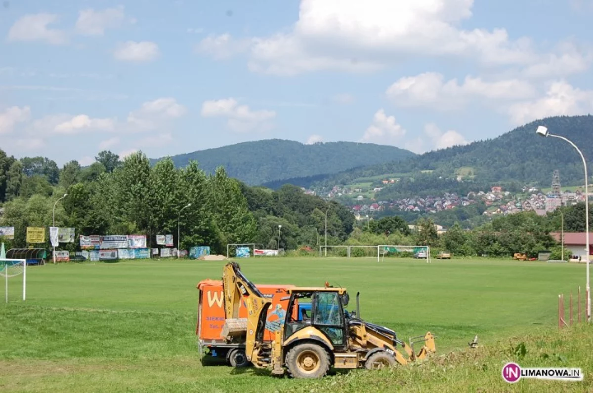 Pierwsze prace na limanowskim stadionie