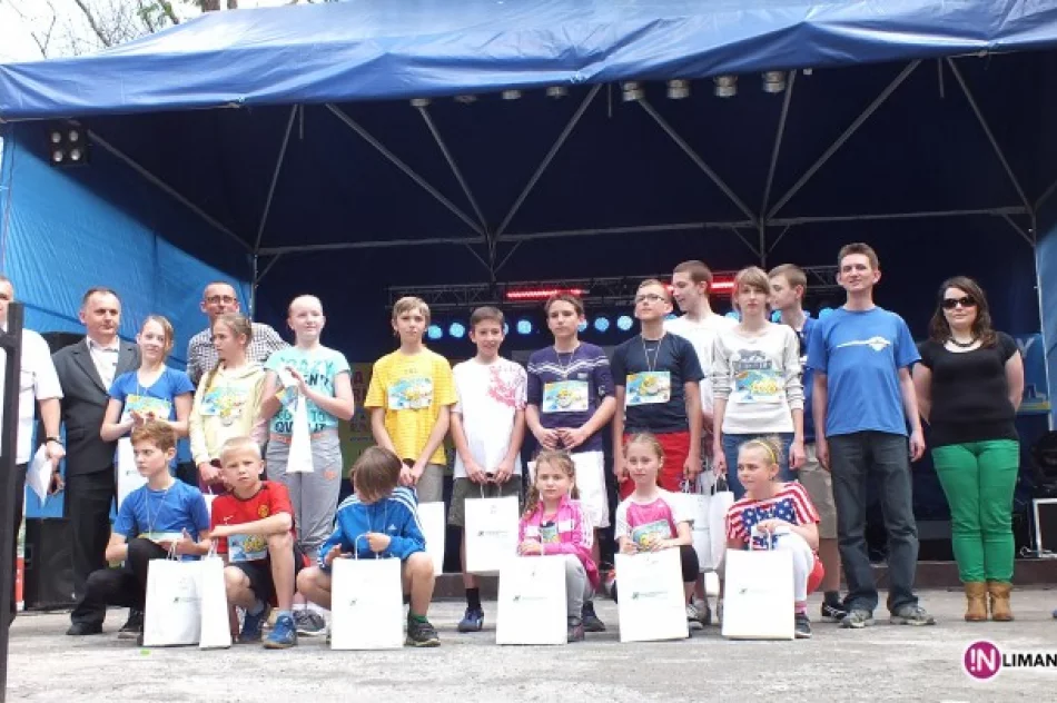 Dzieci wesoło wybiegły... podczas Limanowskiej Majówki - zdjęcie 2