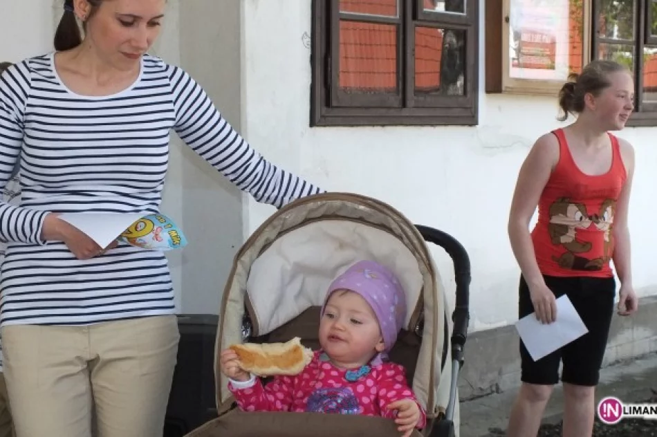 Dzieci wesoło wybiegły... podczas Limanowskiej Majówki - zdjęcie 3