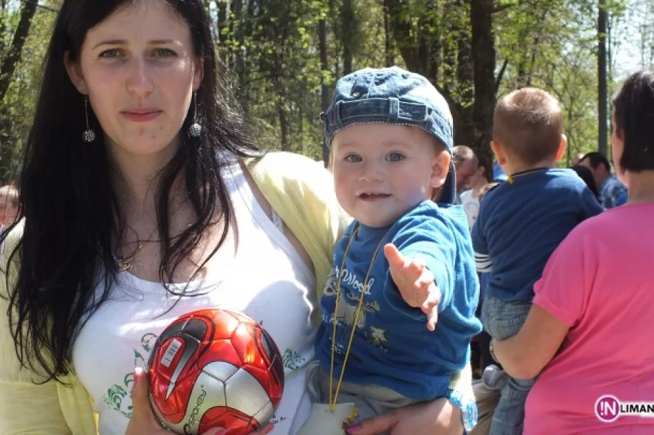 Dzieci wesoło wybiegły... podczas Limanowskiej Majówki - zdjęcie 4