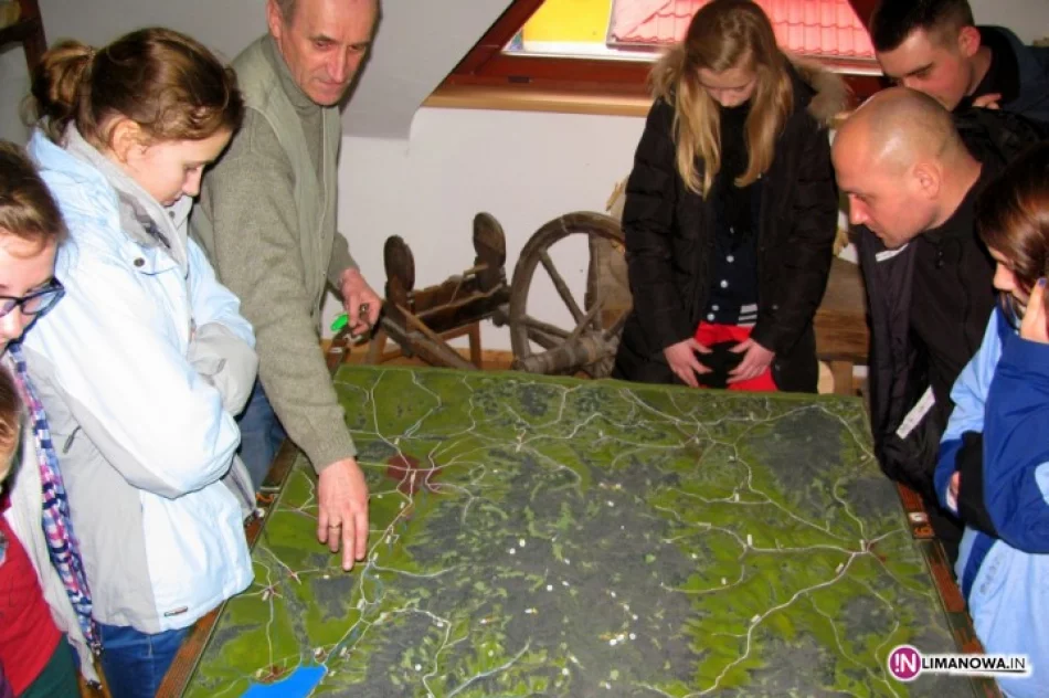 UKS Iskra Gimnazjum na gorczańskim szlaku z Liberatorem - zdjęcie 2