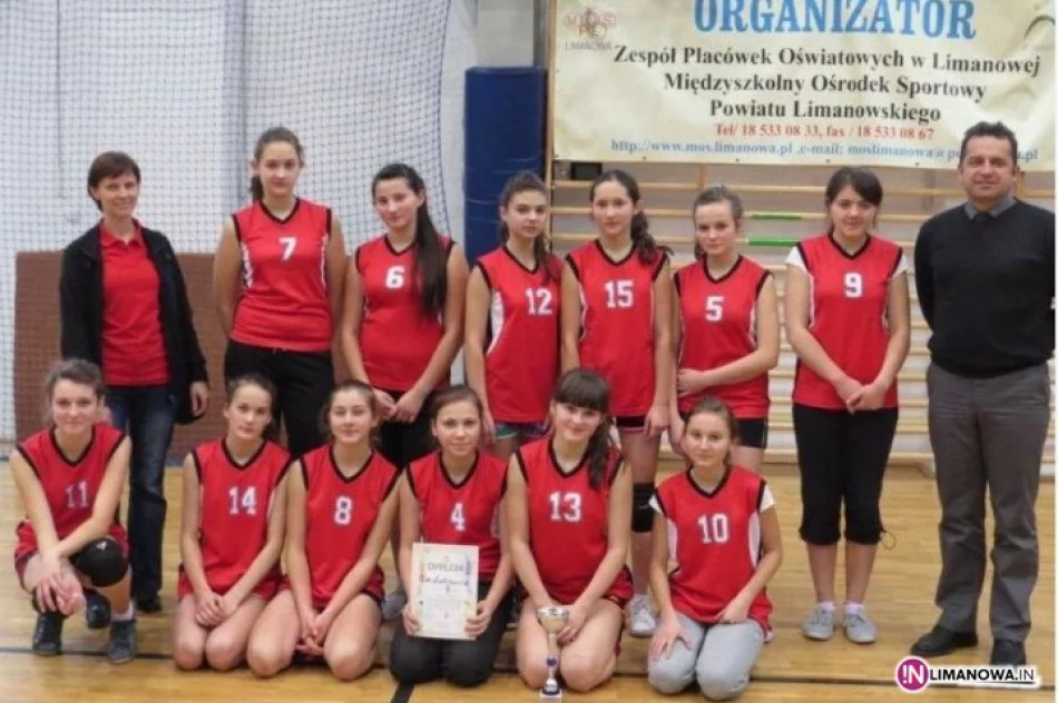 Gimnazjum z Pisarzowej ma najlepsze siatkarki - zdjęcie 3
