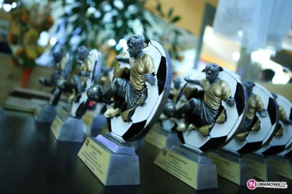 Gala XVI Plebiscyctu na "Najpopularniejszego piłkarza i trenera piłki nożnej Ziemi Limanowskiej 2013" - zdjęcie 2