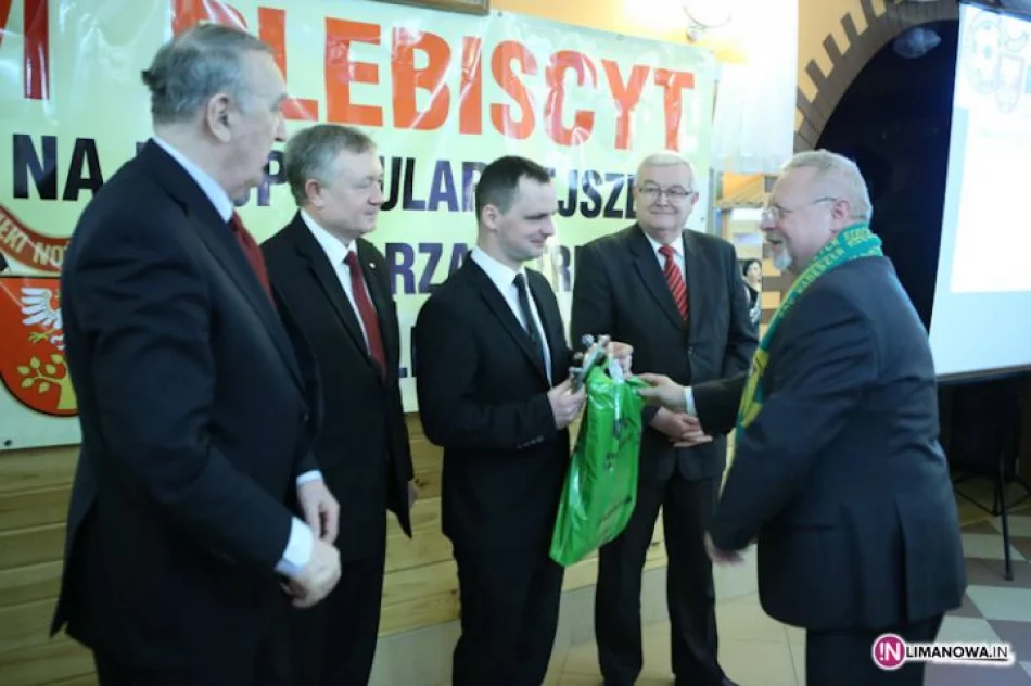 Gala XVI Plebiscyctu na "Najpopularniejszego piłkarza i trenera piłki nożnej Ziemi Limanowskiej 2013" - zdjęcie 14