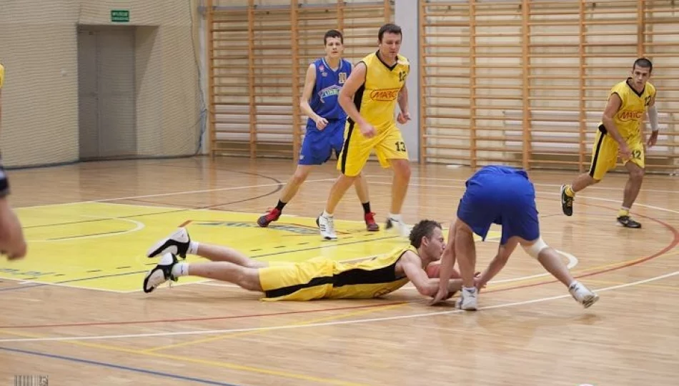 Koszykarze zwyciężają w Wieliczce - zdjęcie 1