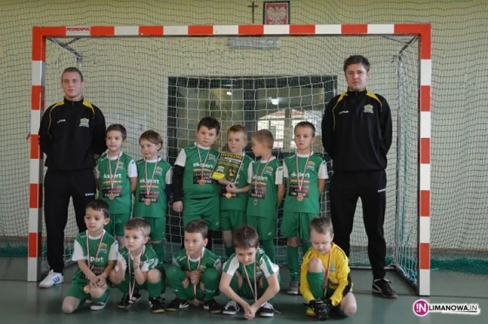 Turniej halowej piłki nożnej żaków i orlików w Mordarce (11.01.2014) - zdjęcie 6