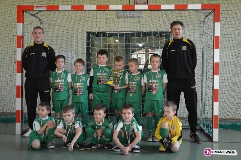 Turniej halowej piłki nożnej żaków i orlików w Mordarce (11.01.2014) - zdjęcie 7