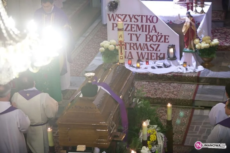 Pogrzeb śp. ks. prałata Jana Wątroby - zdjęcie 9