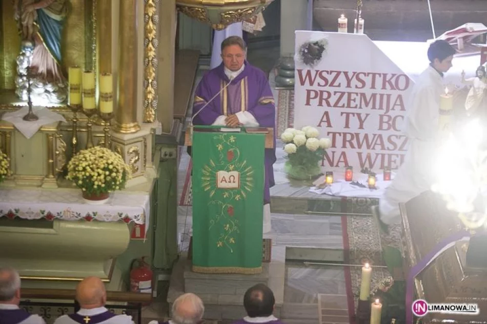 Pogrzeb śp. ks. prałata Jana Wątroby - zdjęcie 11
