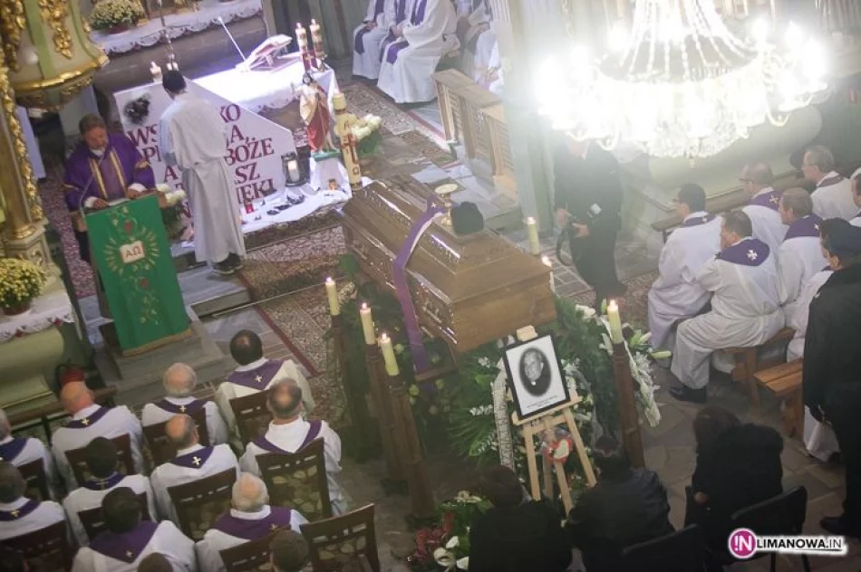 Pogrzeb śp. ks. prałata Jana Wątroby - zdjęcie 12