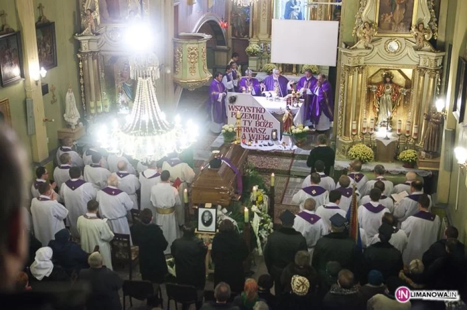 Pogrzeb śp. ks. prałata Jana Wątroby - zdjęcie 16