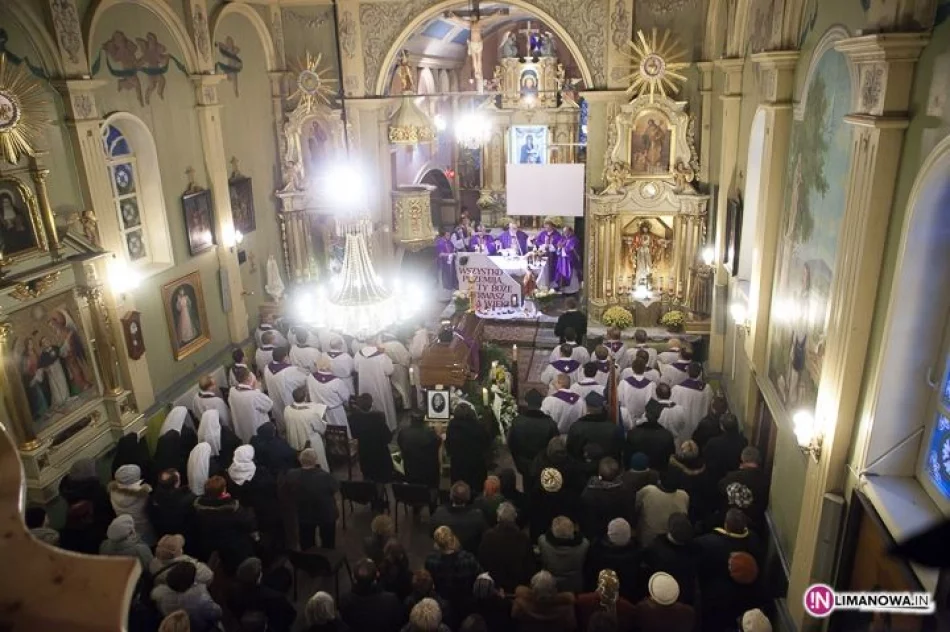 Pogrzeb śp. ks. prałata Jana Wątroby - zdjęcie 17