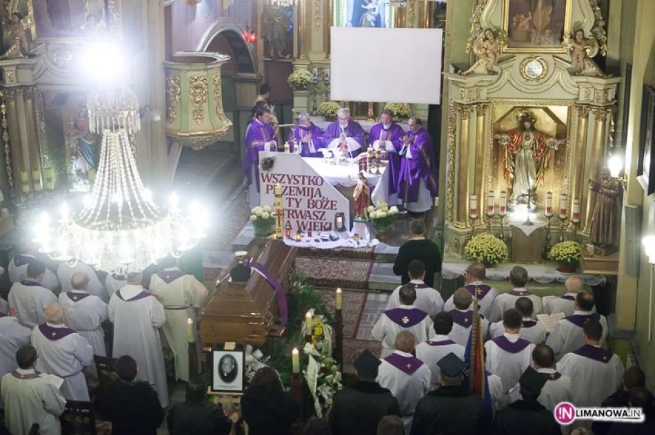 Pogrzeb śp. ks. prałata Jana Wątroby - zdjęcie 18