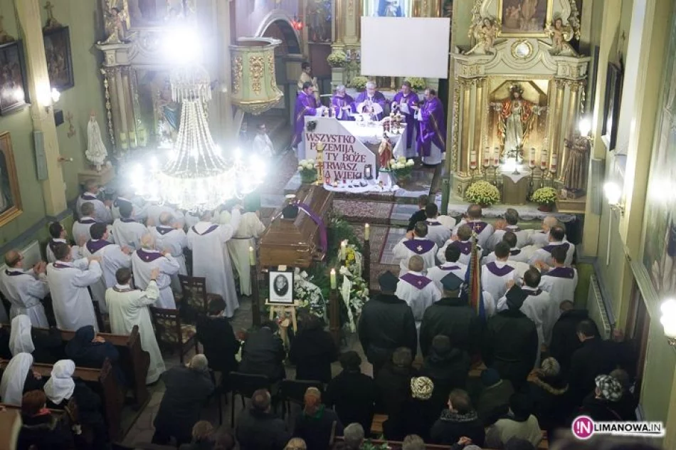 Pogrzeb śp. ks. prałata Jana Wątroby - zdjęcie 19