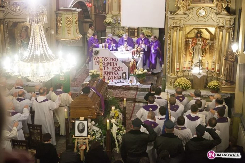 Pogrzeb śp. ks. prałata Jana Wątroby - zdjęcie 20