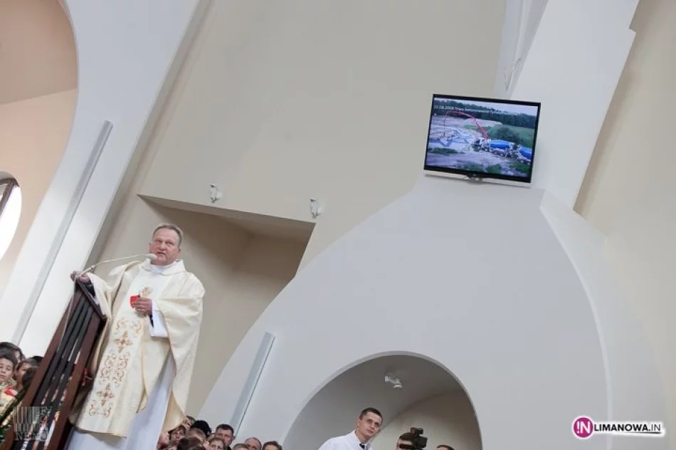Poświęcenie nowego kościoła w Słopnicach - zdjęcie 2