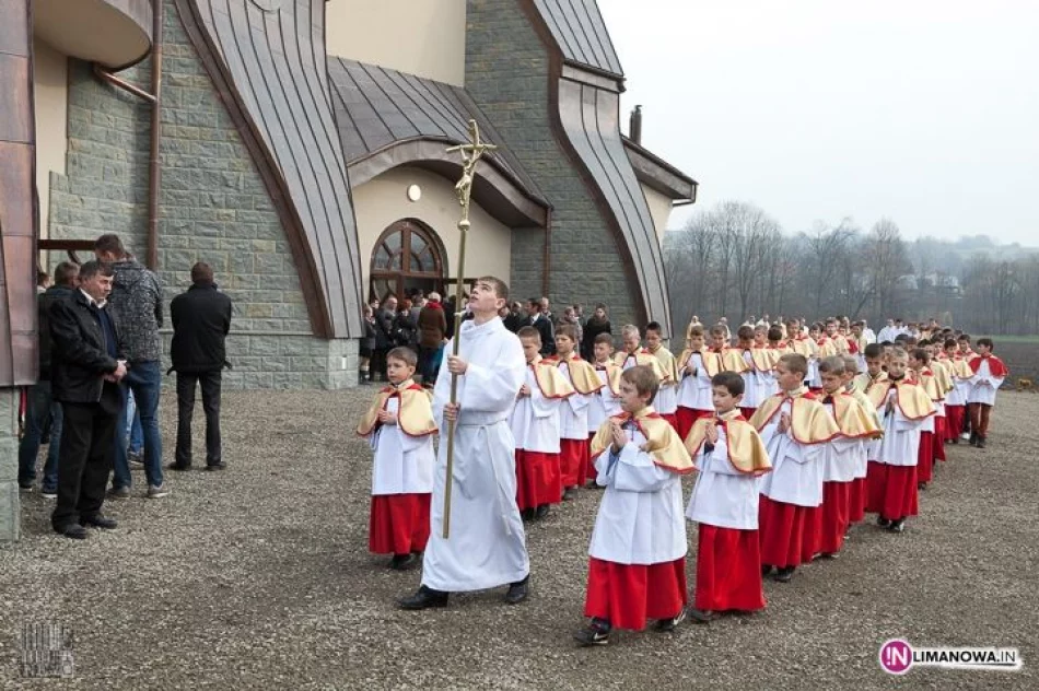 Poświęcenie nowego kościoła w Słopnicach - zdjęcie 7