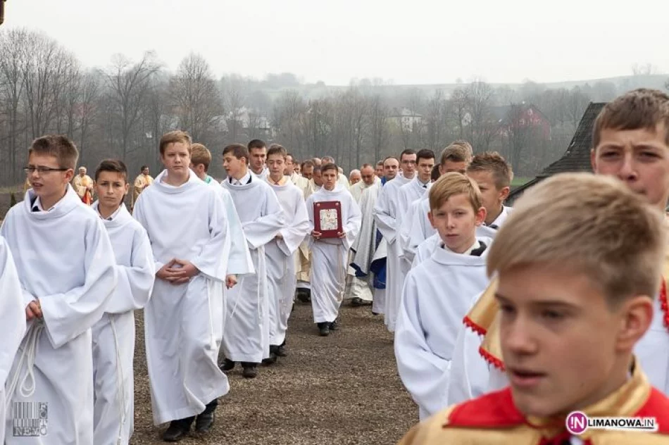 Poświęcenie nowego kościoła w Słopnicach - zdjęcie 11