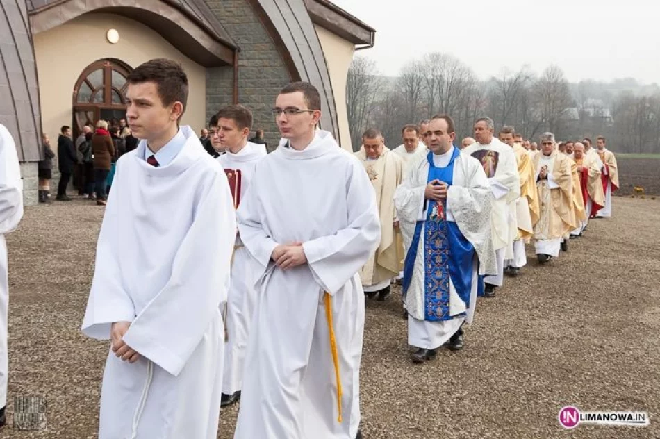 Poświęcenie nowego kościoła w Słopnicach - zdjęcie 12