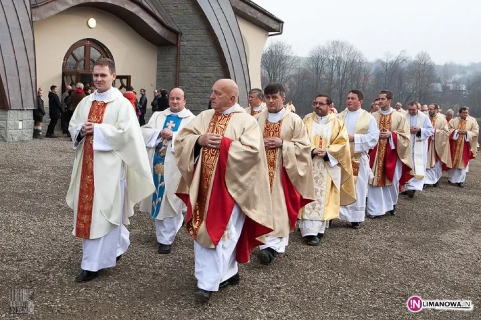 Poświęcenie nowego kościoła w Słopnicach - zdjęcie 17