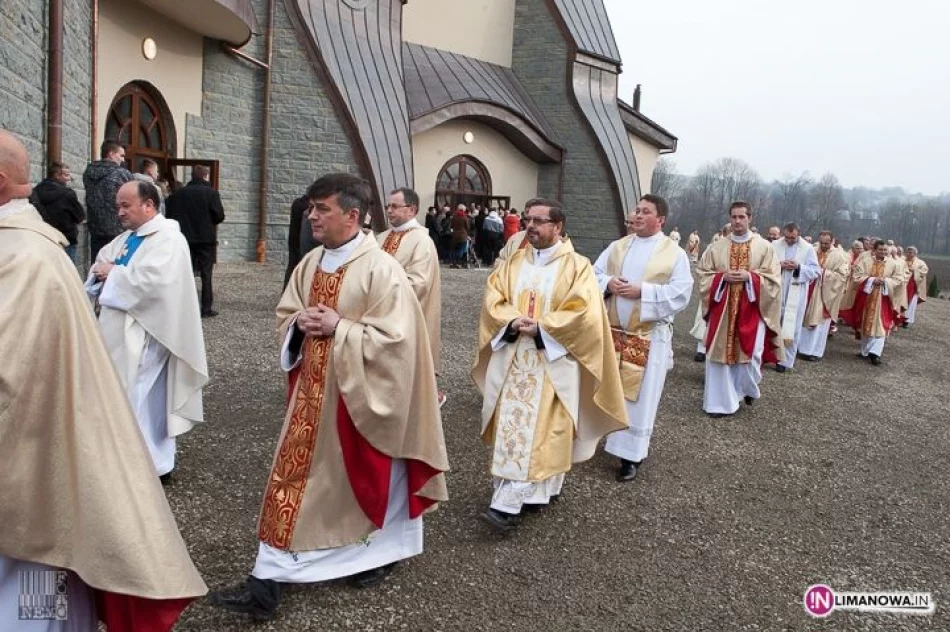 Poświęcenie nowego kościoła w Słopnicach - zdjęcie 18