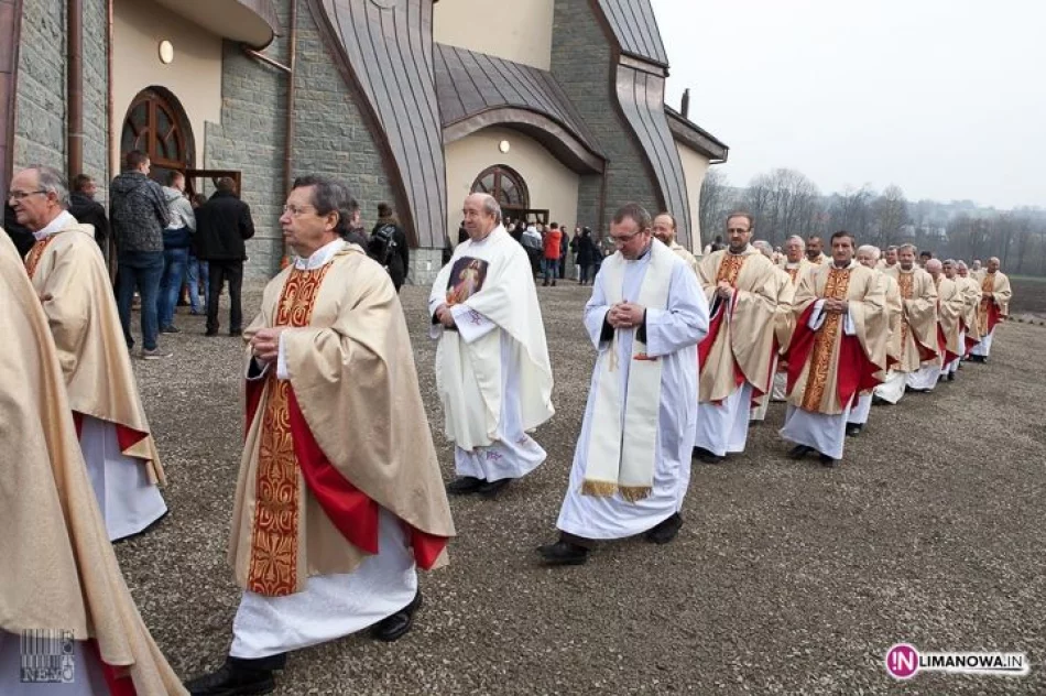 Poświęcenie nowego kościoła w Słopnicach - zdjęcie 19