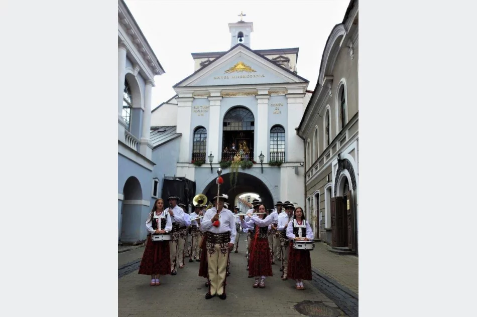 Patriotyczna podróż orkiestry "Echo Gór" na Litwę - zdjęcie 2