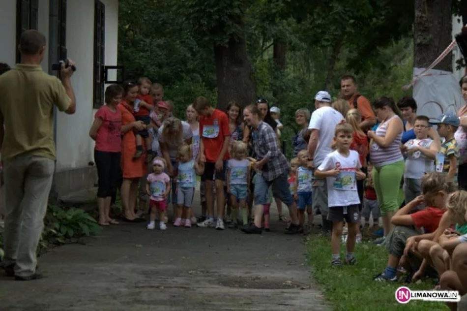NIEMOWLAKI wzięły udział w biegu osiedlowym - zdjęcie 2