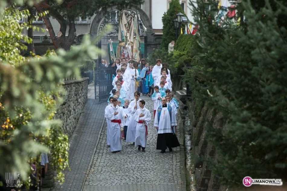 Prymas Polski na zkończeniu Wielkiego Odpustu w Limanowej - zdjęcie 12