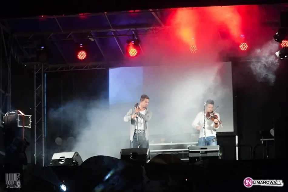 Koncert zespołu Future Folk na Pikniku Gminy w Pisarzowej - zdjęcie 2