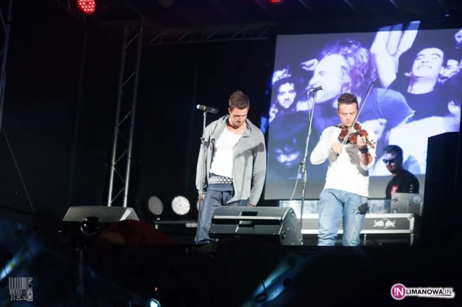 Koncert zespołu Future Folk na Pikniku Gminy w Pisarzowej - zdjęcie 3