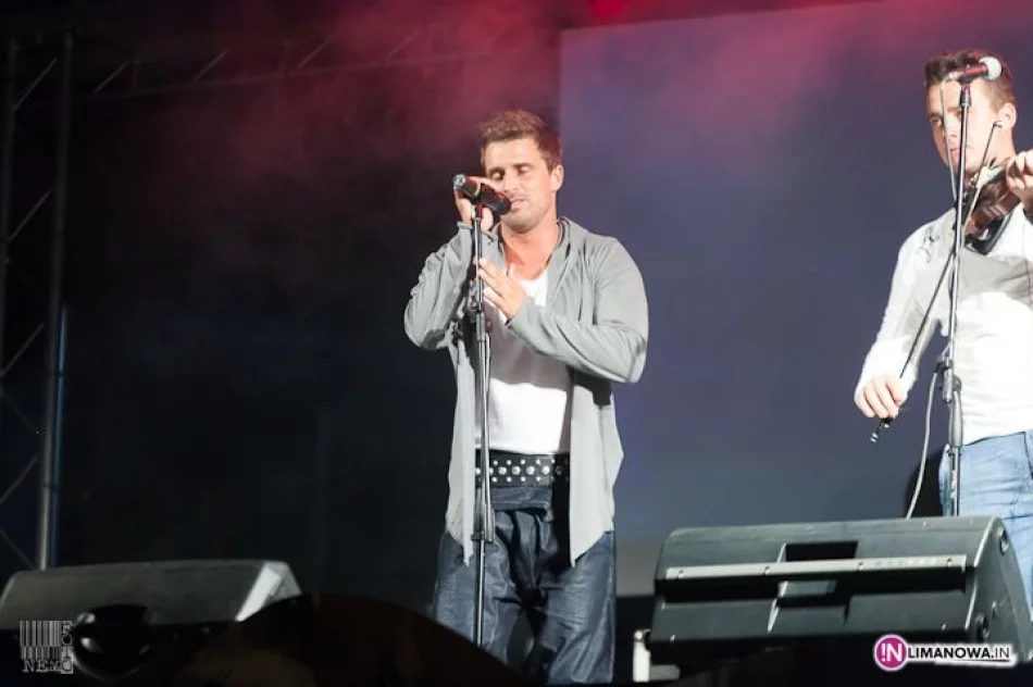 Koncert zespołu Future Folk na Pikniku Gminy w Pisarzowej - zdjęcie 4