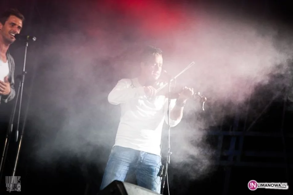 Koncert zespołu Future Folk na Pikniku Gminy w Pisarzowej - zdjęcie 6