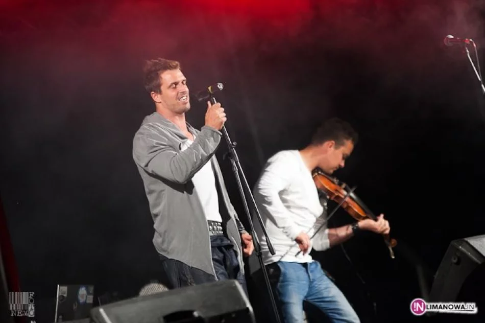 Koncert zespołu Future Folk na Pikniku Gminy w Pisarzowej - zdjęcie 9