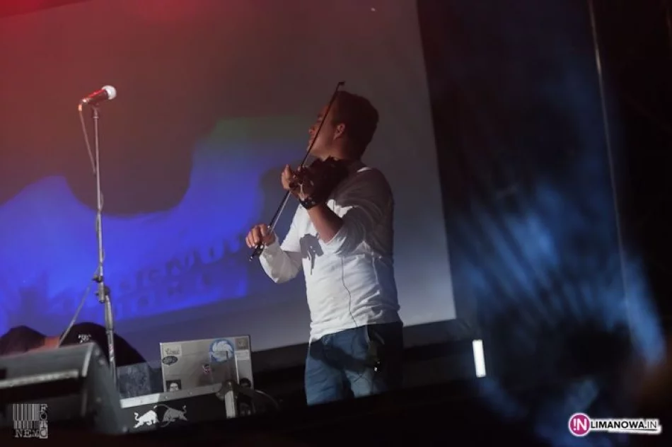 Koncert zespołu Future Folk na Pikniku Gminy w Pisarzowej - zdjęcie 12