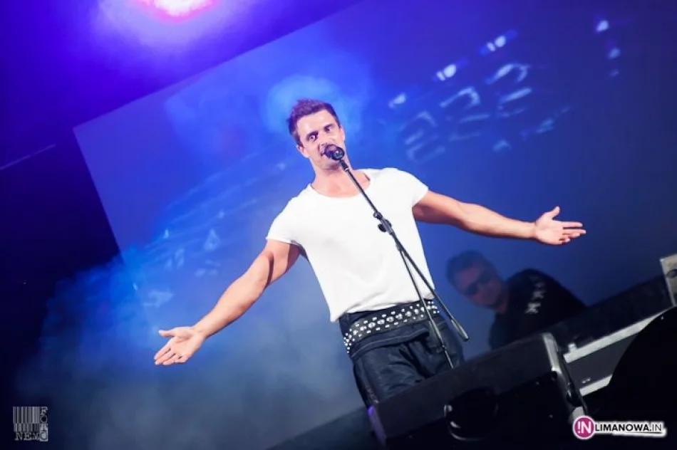 Koncert zespołu Future Folk na Pikniku Gminy w Pisarzowej - zdjęcie 16