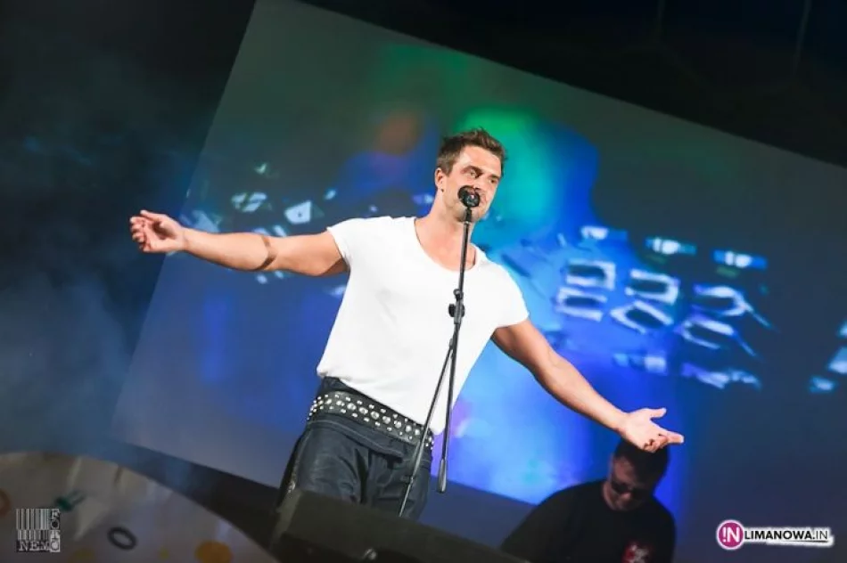 Koncert zespołu Future Folk na Pikniku Gminy w Pisarzowej - zdjęcie 18