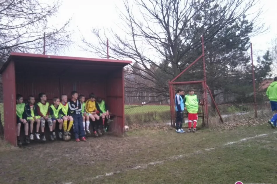Debiut w meczu 30 trampkarzy z Pasierbca - zdjęcie 3