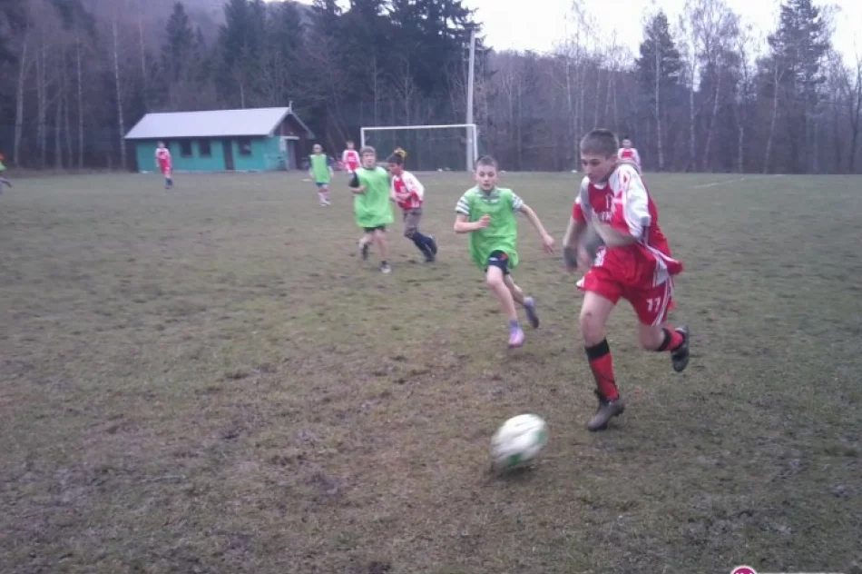 Debiut w meczu 30 trampkarzy z Pasierbca - zdjęcie 4