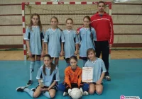 Piłkarki z Łostówki powalczyły w rejonie - zdjęcie główne