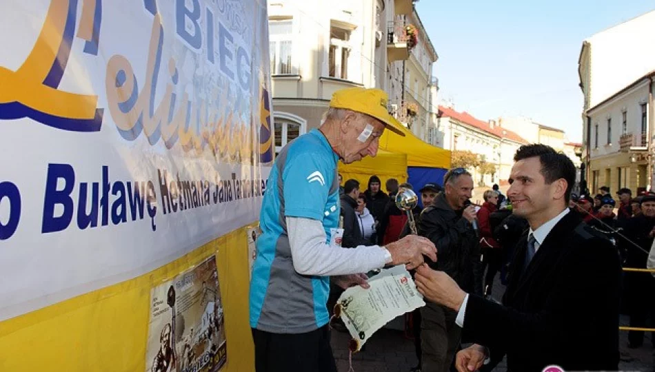 84-latek przebiegł 10 km ulicami Tarnowskiej Starówki i wygrał - zdjęcie 1