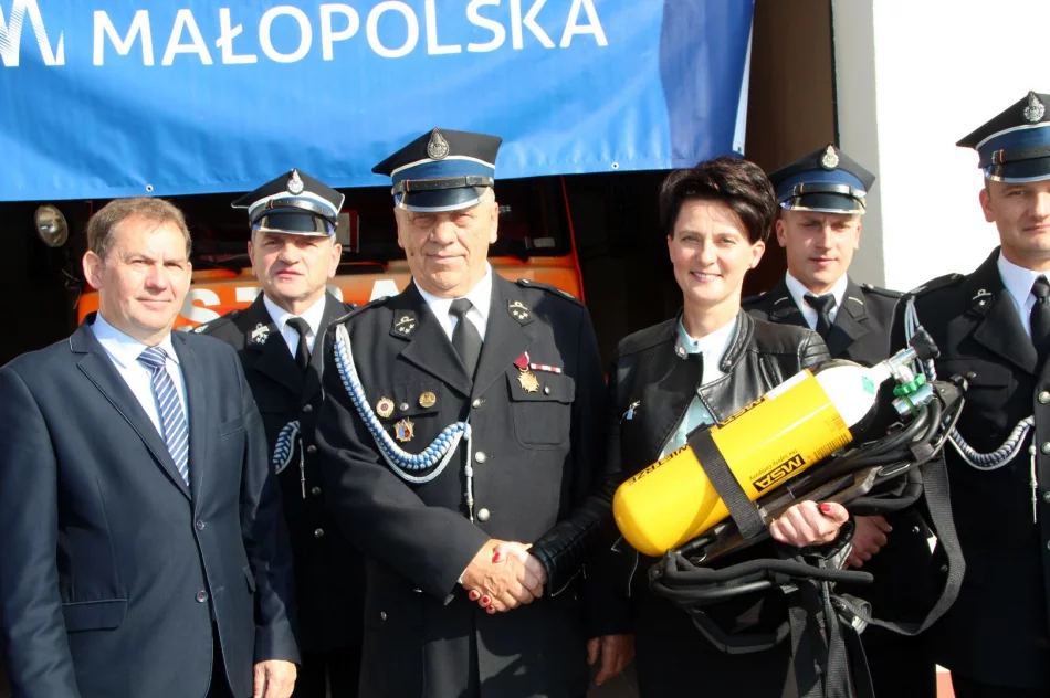 Nowy sprzęt ratowniczy dla pięciu jednostek OSP oraz modernizacja remizy OSP Wysokie - zdjęcie 2