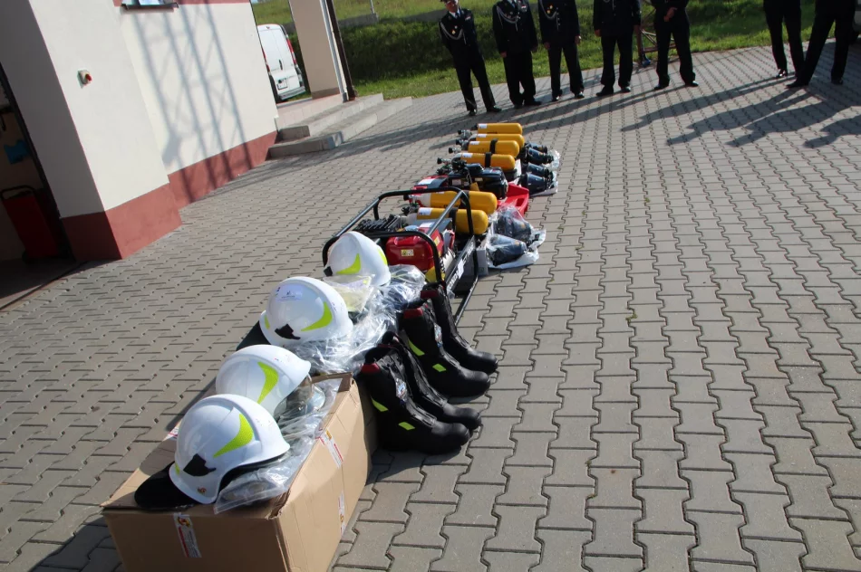 Nowy sprzęt ratowniczy dla pięciu jednostek OSP oraz modernizacja remizy OSP Wysokie - zdjęcie 3