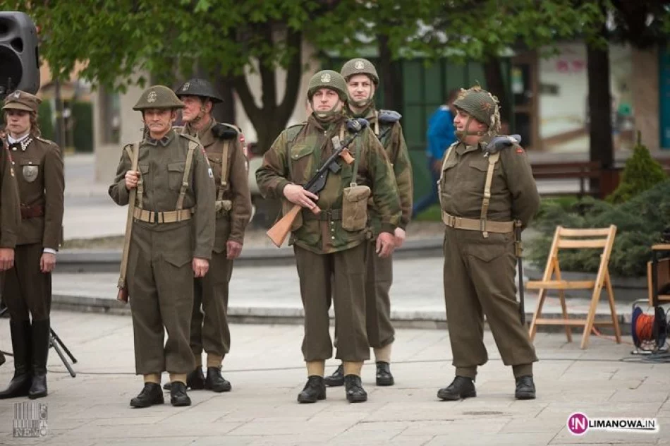 Święto Flagi Rzeczypospolitej Polskiej 2013 - zdjęcie 10