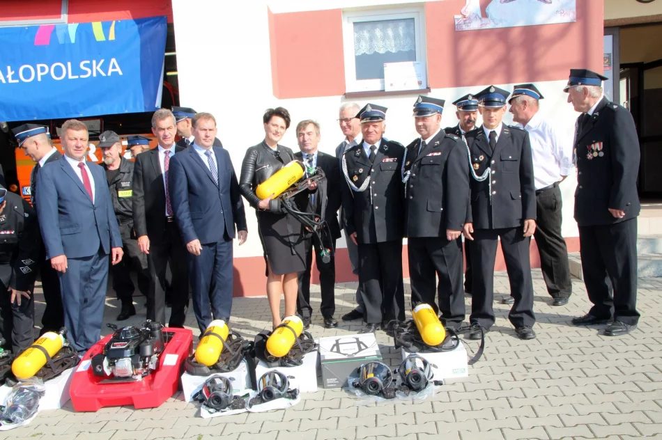 Nowy sprzęt ratowniczy dla pięciu jednostek OSP oraz modernizacja remizy OSP Wysokie - zdjęcie 10