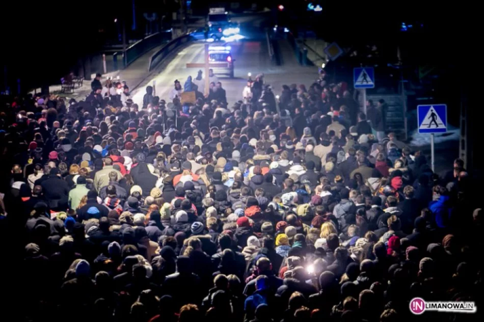 Droga Krzyżowa ulicami Mszany Dolnej (2013) - zdjęcie 2