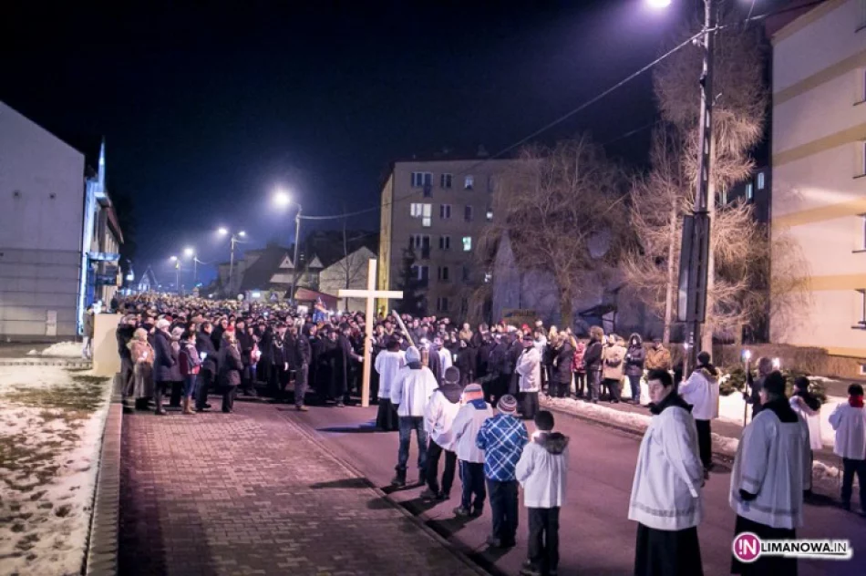 Droga Krzyżowa ulicami Mszany Dolnej (2013) - zdjęcie 4