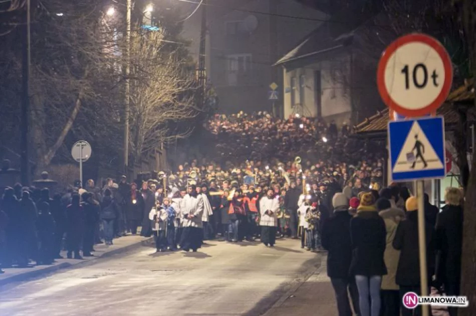 Droga Krzyżowa ulicami Mszany Dolnej (2013) - zdjęcie 6